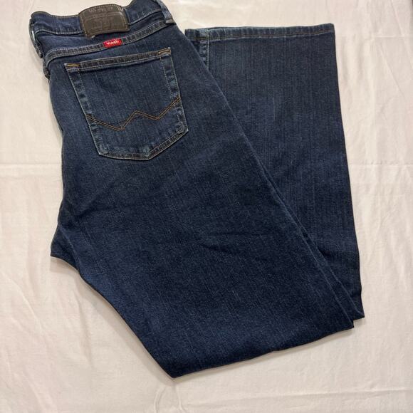 Men’s Relaxed boot fit wrangler jeans - Picture 2 of 10